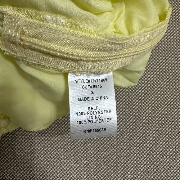 VICI Collection - Olia baby yellow puff sleeve off the shoulder top Size SM Wom - Picture 7 of 9